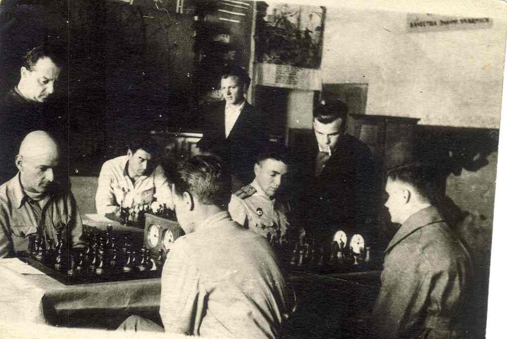 Josef Vatnikov (in army uniform) was a winner of the military chess tournament in Krasnodar, 1944